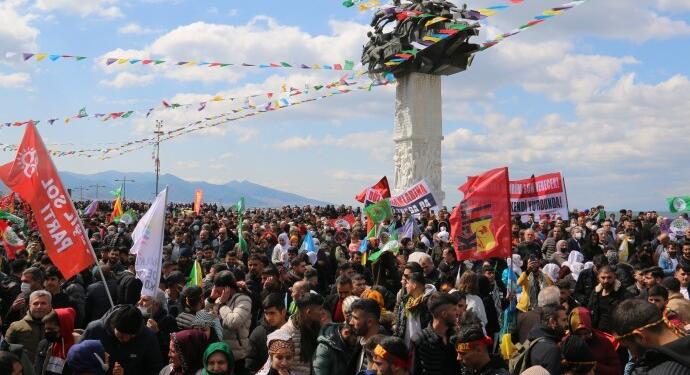 ‘Rahşan ve Zekiyelerin ruhuyla Newroz’a’