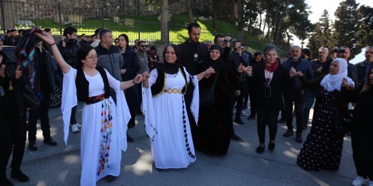 İzmir’de Kadifekale’de Newroz startı verildi
