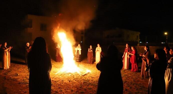 Sîlopiya’da kadınlar meşalelerle Newroz’u kutladı