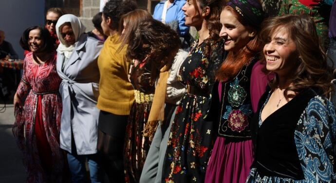 8 Mart etkinlikleri: Tutsak kadınlara mektup gönderildi, fidanlar dikildi