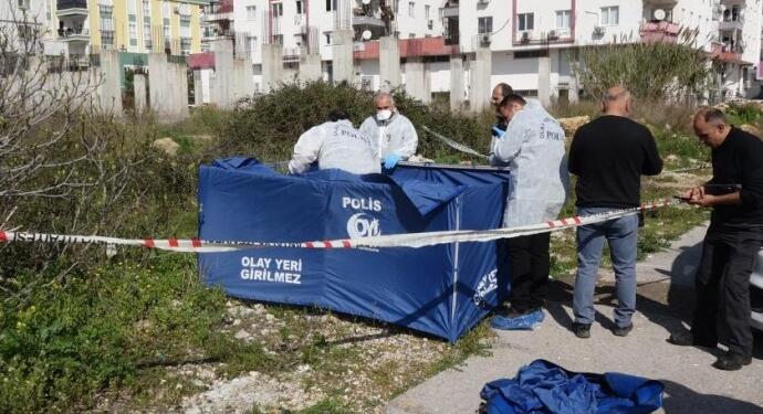 Antalya’da yol kenarında bir kadına cenazesi bulundu