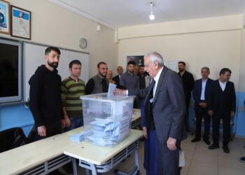 DEM Parti eşbaşkan adayları oylarını kullanmaya başladı