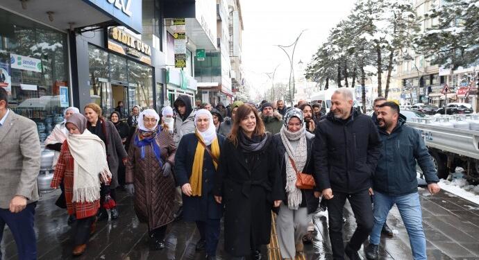 Tetwan’da esnafı ziyaret eden Beştaş’tan ‘taşımalı seçmen’ tepkisi