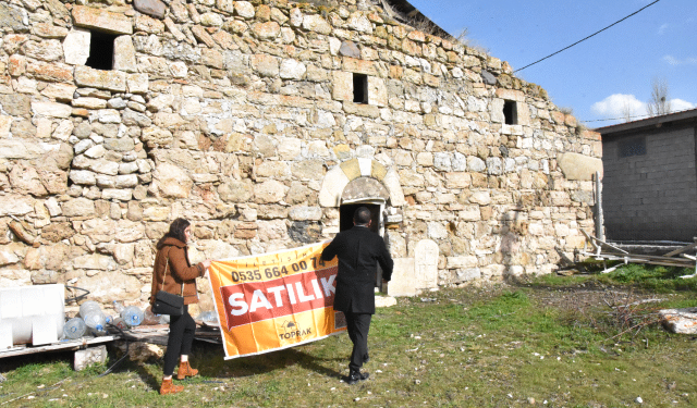 DEM Parti satılığa çıkarılan kiliseyi Meclis gündemine taşıdı
