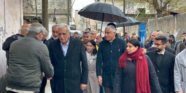 DEM Parti Cizîr’de selden etkilenen aileleri ziyaret etti