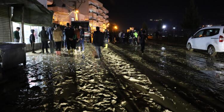 Cizîr sular altında kaldı; yurttaşlar kayyıma tepkili