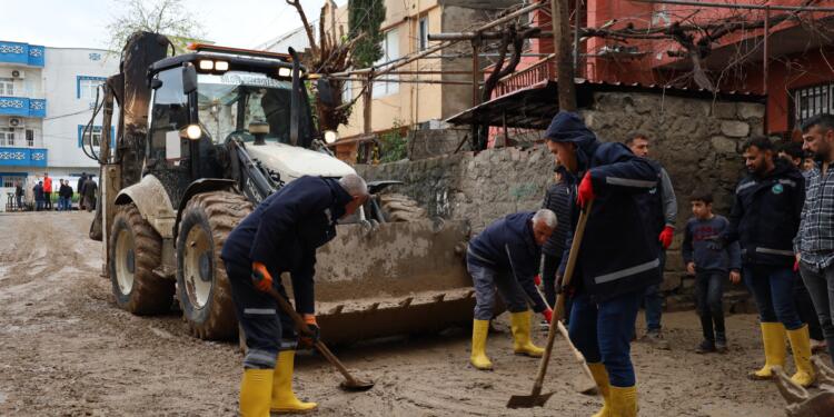 Cizir’de kayyımın yapamadığını Silopya Belediyesi yapıyor