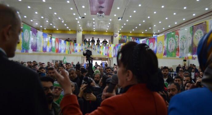 Leyle Zana Êlih’te halkla buluştu