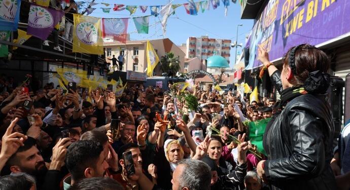 Zana Cizîr’de halkla buluştu: Sandık başına zılgıtlarla, rengimizle gidelim