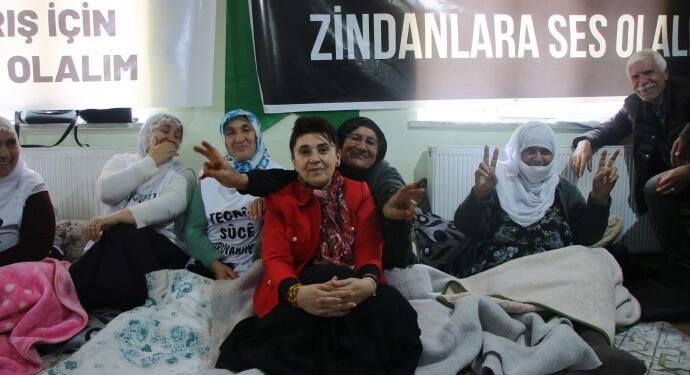 Zana Adalet Nöbeti’ni ziyaret etti: Özgürlüğün kimliği annelerin kimliğidir