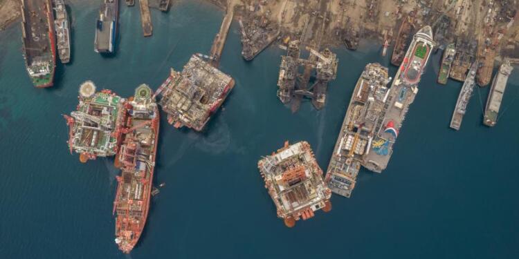 Asbestli denizaltılar Aliağa’da