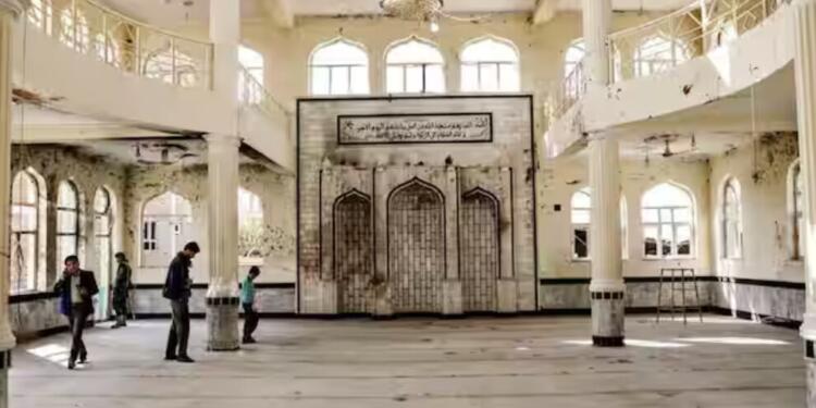 Afganistan’da camiye saldırı: 6 kişi hayatını kaybetti