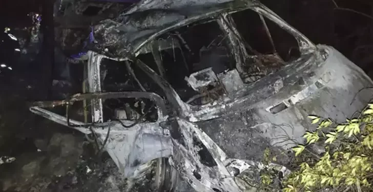 Adana’da işçileri taşıyan minibüs yandı; 3 kişi öldü, 18 kişi yaralandı