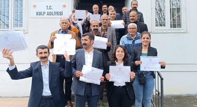 Pasur ve Ziyaret belediye eşbaşkanları mazbatalarını aldı