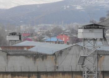 Tutsaklar PKK Lideri Öcalan için ‘özgürlük’ eyleminde