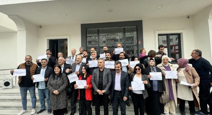 Îdir Belediyesi eşbaşkanları mazbatalarını aldı