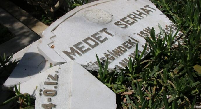 Av. Medet Serhat’ın mezarına dönük saldırı protesto edildi: DAİŞ zihniyeti