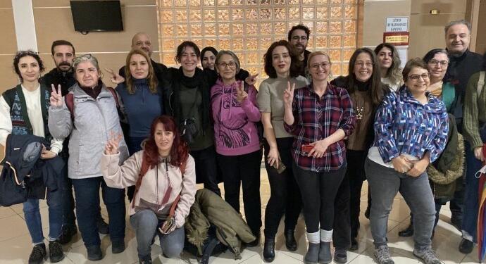 6 kadın gazetecinin davası ertelendi