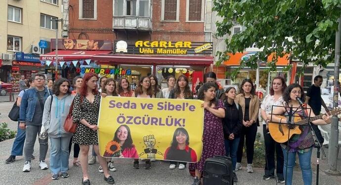 Wan protestolarında tutuklanan Örkmez ve Uğur’un özgürlüğü için eylem