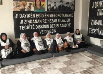 Tutsak yakınları PKK Lideri Öcalan’ın özgürlüğü için eylemdeler