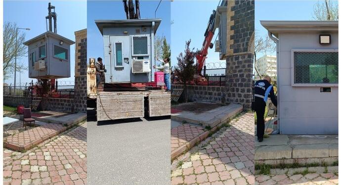 Eşbaşkanların ilk görevi ‘güvenlik’ kulübesini kaldırmak oldu