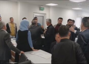 Şırnex’te Meclis oturumunda DEM Parti, AKP’li Yarka’yı protesto etti