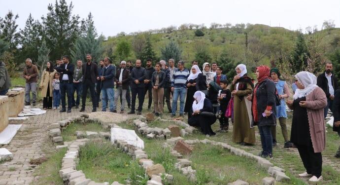 Amed’de mezarlık ziyareti
