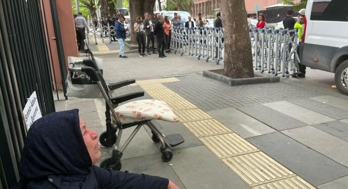 Şenyaşar’ın etrafı polis barikatlarıyla çevrildi: Bu zulmün altında kalın