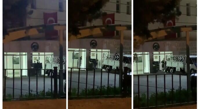 Gece yarısı Xelfetî Belediye Binası’ndaki evraklar kaçırıldı