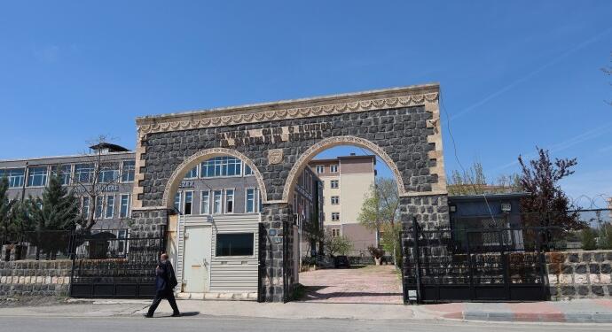 Kayyım içme suyu şebekesi için borç aldı; parayı başka yerlere harcadı