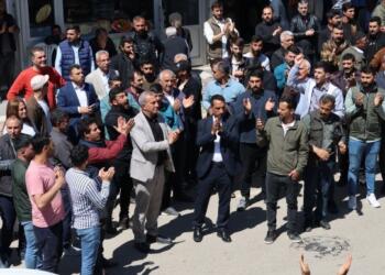 Curnê Reş’te halk irade gaspını protesto etti.