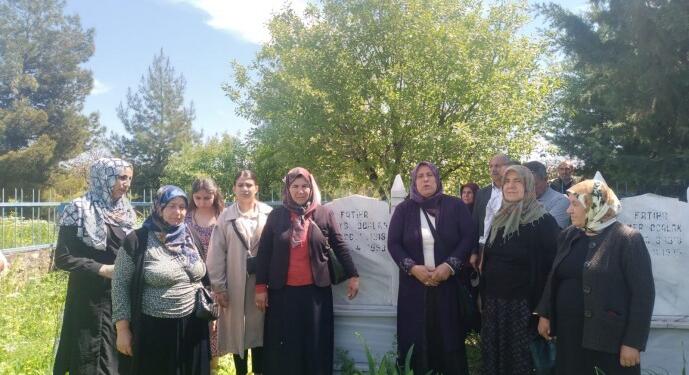 Üveyş Öcalan mezarı başında anıldı