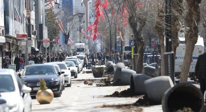 Wan halkı iradesine sahip çıkıyor: Protesto gösterileri her yere yayıldı