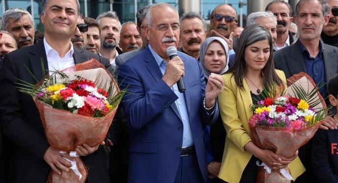 Devir-teslim yapıldı: Gün direnişçi Wan halkına hizmet günüdür