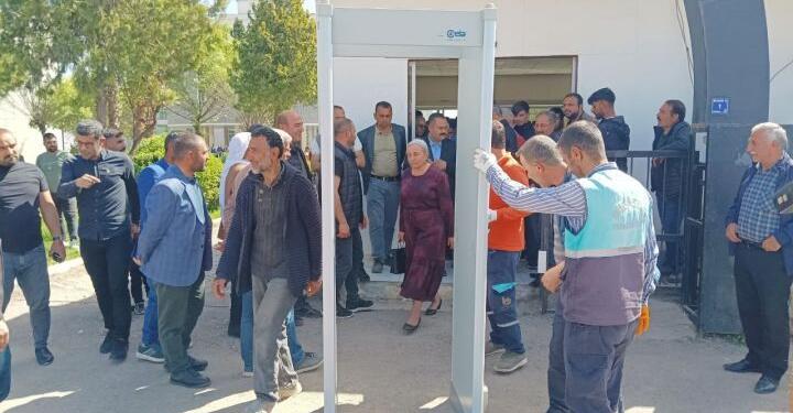 Eşbaşkanlardan ilk mesai: Teller ve X-Ray cihazı kaldırıldı