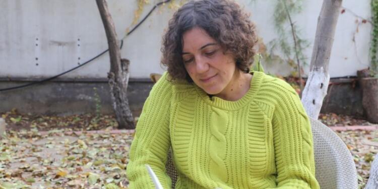 Kürt şair ve yazar Leyla Saraç tahliye edildi
