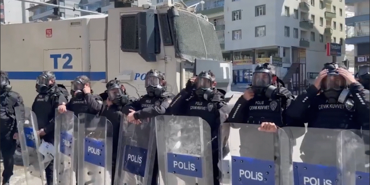 DEM Parti, Bedlîs’te seçim usulsüzlüklerine engellemelere rağmen itiraz etti