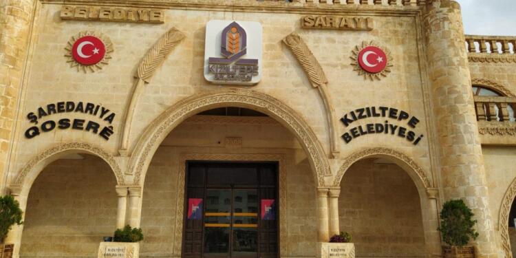 Kayyım koltukları da sökmüş: İnsan yere sabit kameriyeyi de götürür mü, götürmüşler