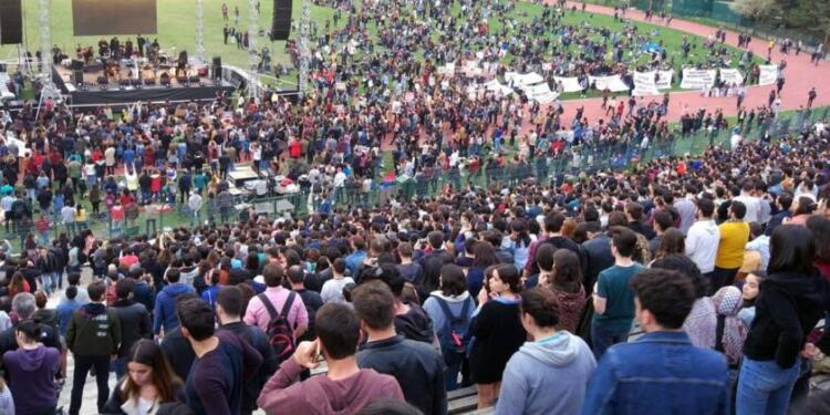 Şenlikten de ‘Devrim’den de vazgeçmeyiz