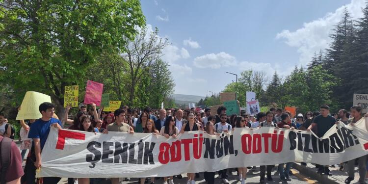 ODTÜ’lüler kapıya dayandı: Verşan sussun, Devrim konuşsun