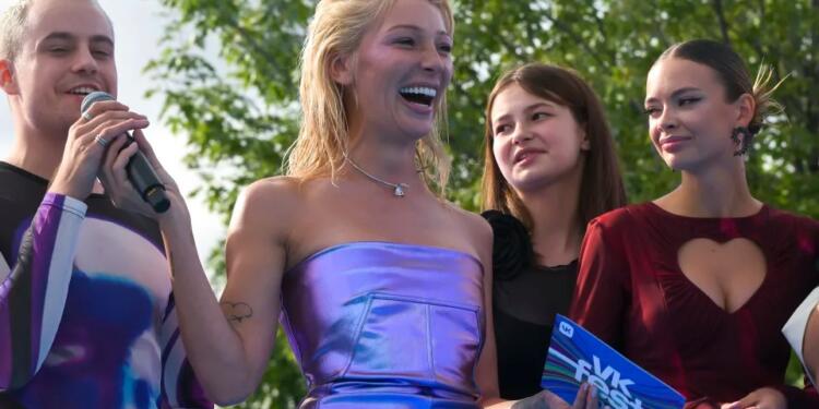 ‘Savaşa hayır’ diyen Rus aktrise para cezası