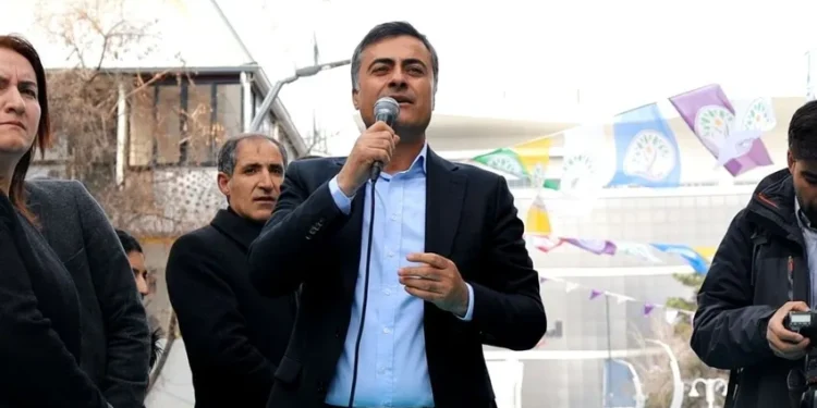 Wanlıların iradesine darbe: Mazbata AKP’li adaya verildi