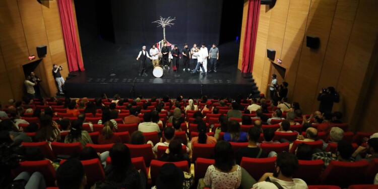 ‘Halk yasaklamalara karşı Amed Tiyatro festivalini sahiplendi’