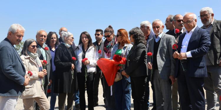 Hatimoğulları avukat Akalın’ın mezarını ziyaret etti