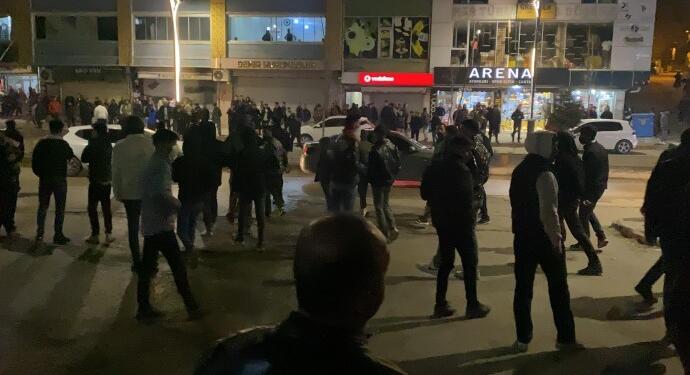 AKP’nin Wan’daki seçim darbesine karşı birçok merkezde halk sokakta