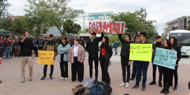 Öğrenciler krizin sorumlusu AKP diyor