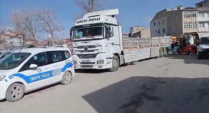 Kayyım, DEM Parti’nin kazandığı belediyenin parke taşlarını dağıttı