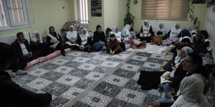 Adalet Nöbet’inde Öcalan’ın bayramı kutlandı