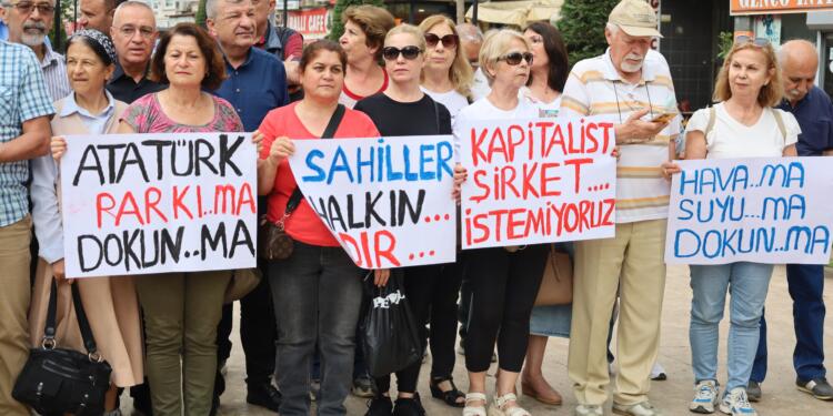 Mersin’de parkın ranta açılması protesto edildi