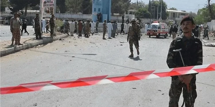 Pakistan’daki silahlı saldırıda 10 kişi katledildi